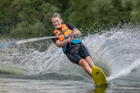 4lakes waterski school - cotswold lakes