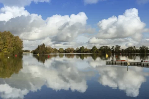lake 32 outdoor centre - cotswold lakes
